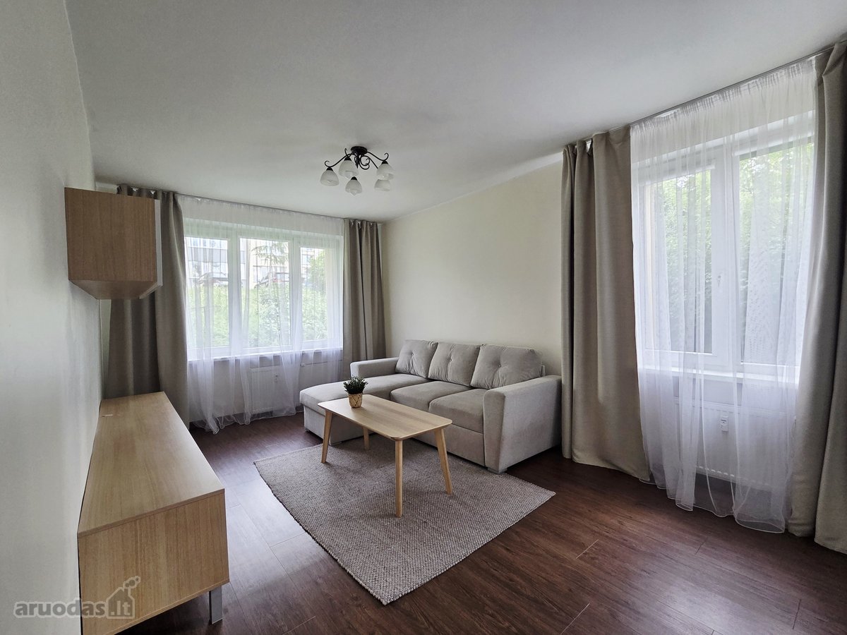 Nuomojamas dviejų kambarių butas renovuotame