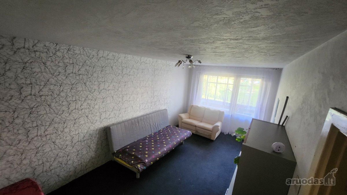 Parduodamas šviesus 2 kambarių butas pirmame