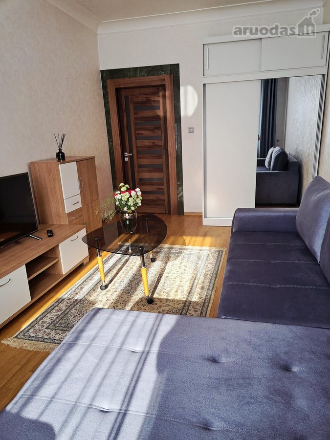 Nuomojamas kambarys dviejų kambarių bute