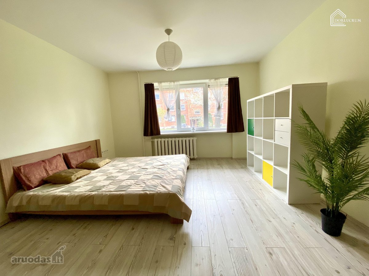 Parduodamas 3 kambarių butas Žaliakalnyje.