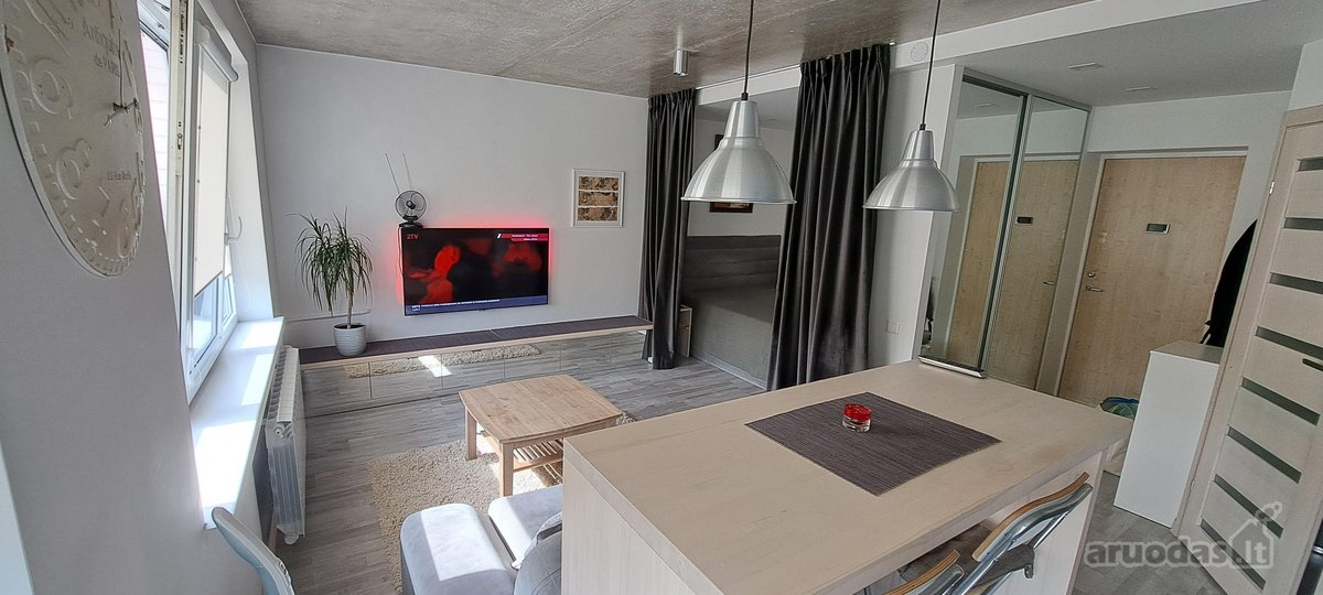 Nuomos kaina 350e + komunalinei mokesčiai,