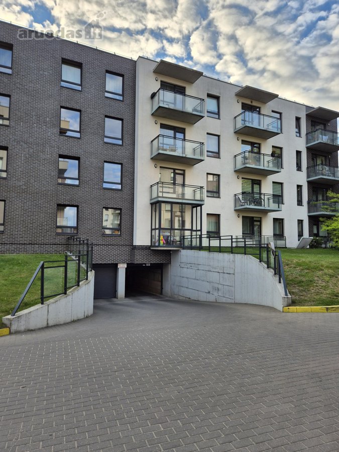 Parduodamas erdvus ir šviesus 3 kambarių (67 - nuotraukos Nr. 21