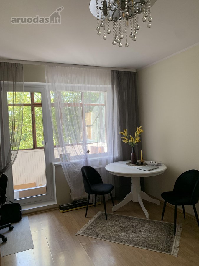 Parduodamas jaukiai įrengtas 2 kambarių butas