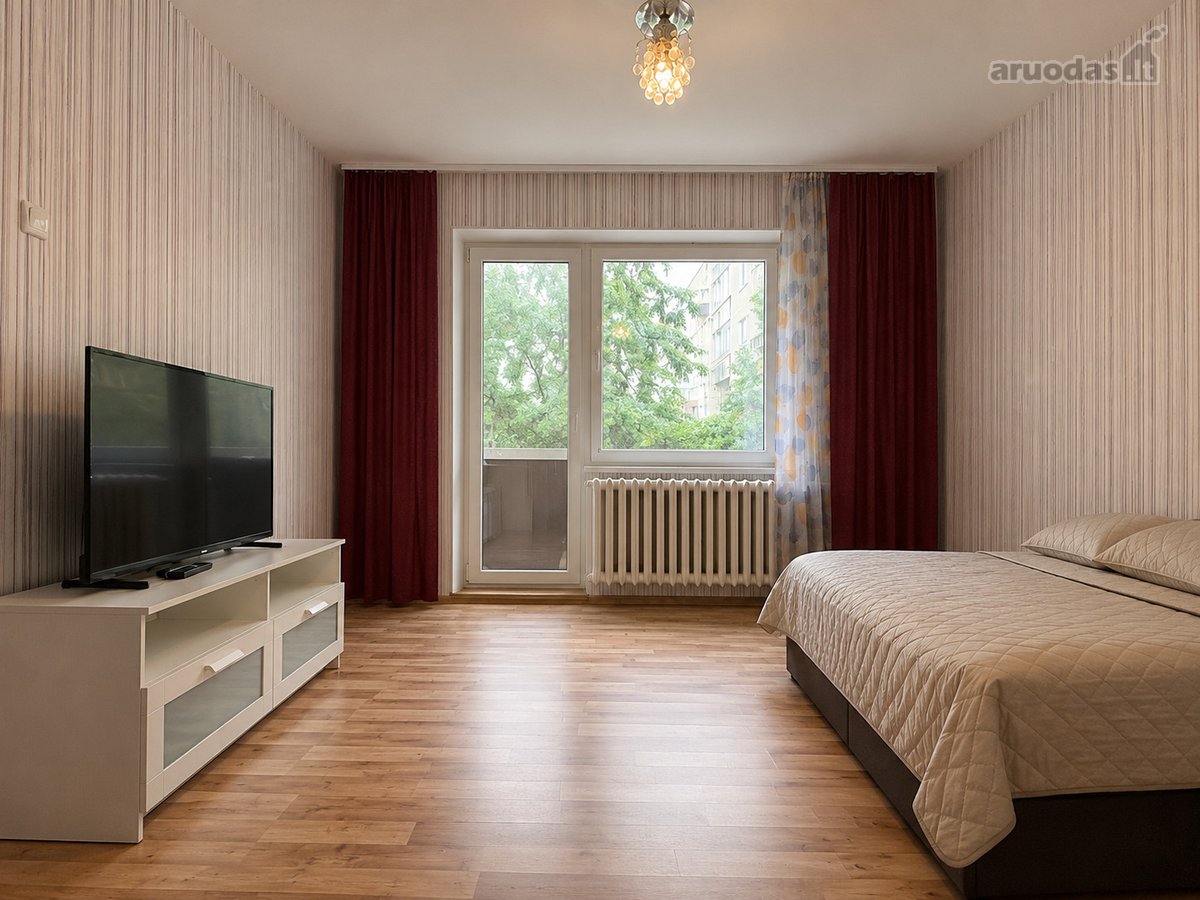 Nuomojamas šviesus 2 izoliuotų kambarių butas