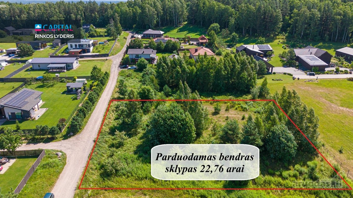 Parduodami du besiribojantys namų valdos