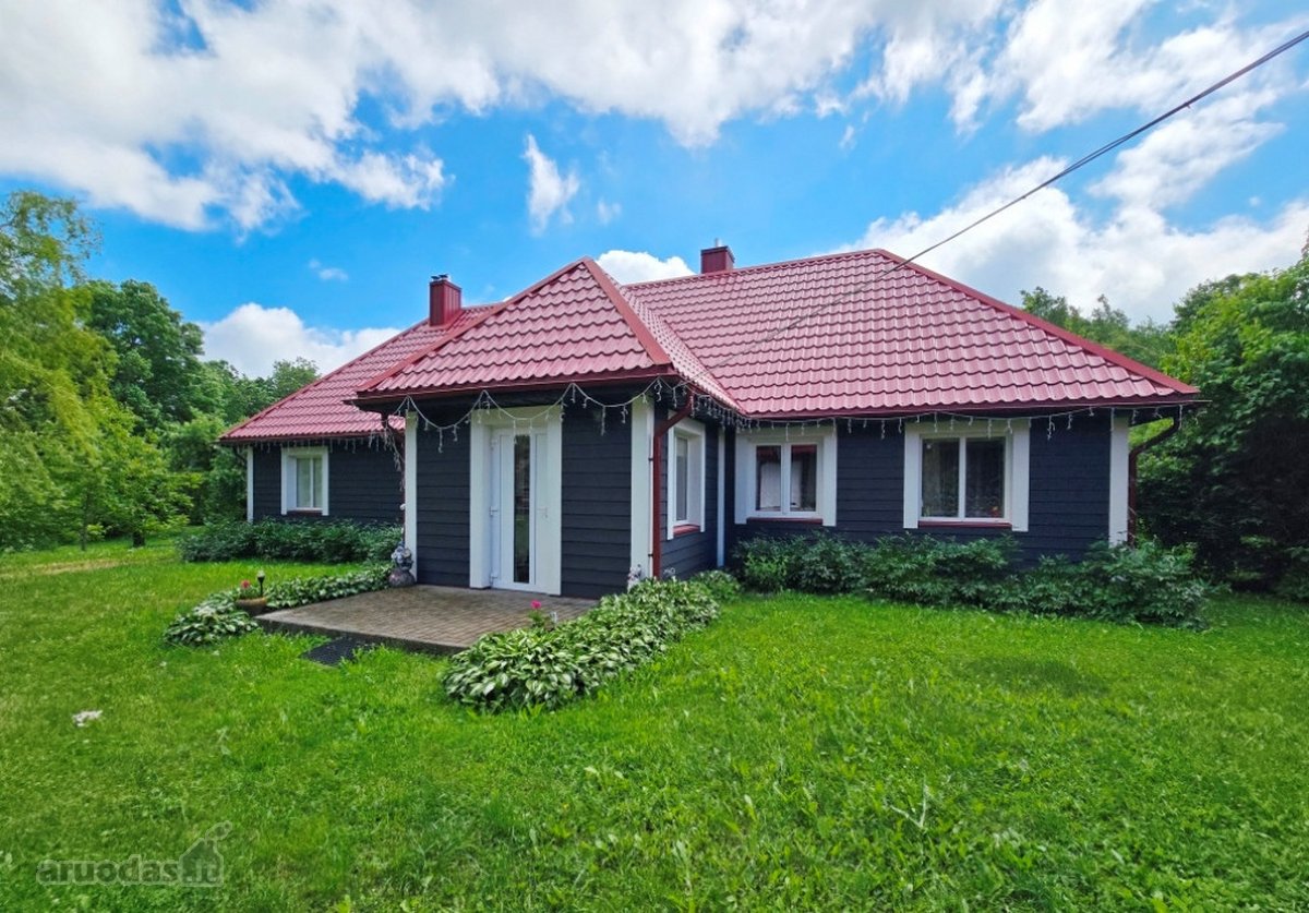 Kalvų, klonių ir žaliuojančių sodų apsuptyje