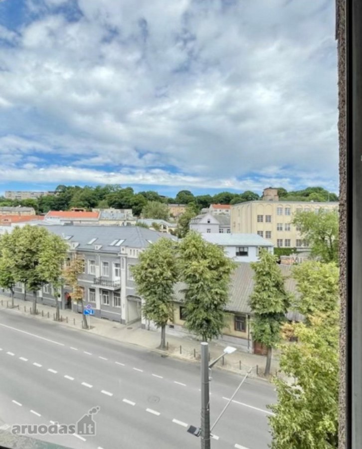 Kauno centre išnuomojamas labai šviesus,