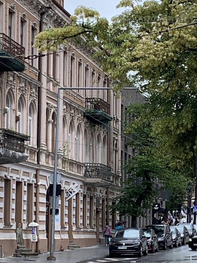 Vilniaus Senamiestyje, Aušros Vartų Prieigose