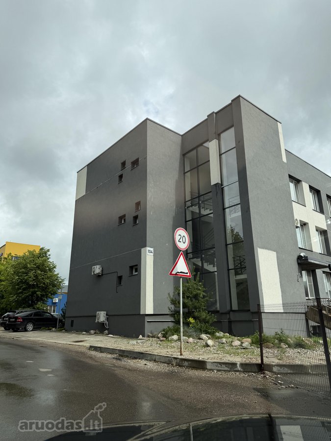 Parduodamos Pilnai Įrengtos Administracinės