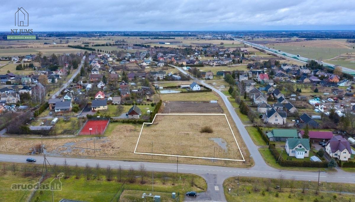 Parduodamas 0,59 ha žemės sklypas Kauno
