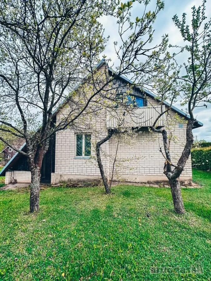 Parduodamas dviejų aukštų mūrinis sodo namas