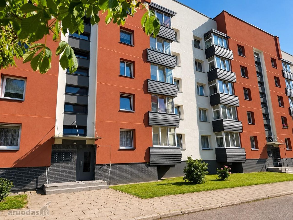 Parduodamas erdvus ir šviesus 3 kambarių