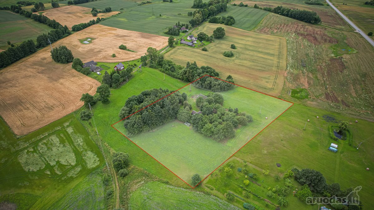 Parduodama Sodyba su 87 a. žemės sklypu bei