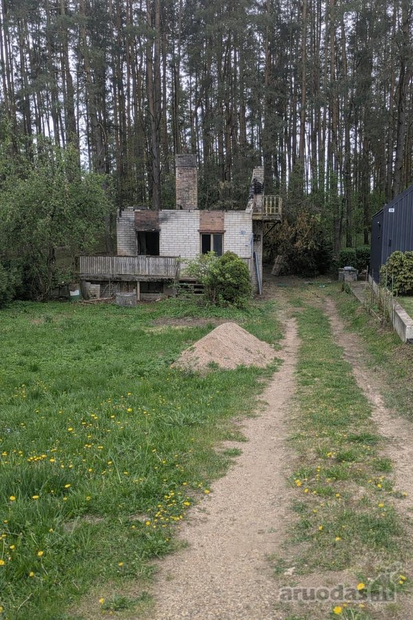 Namelis po gaisro, nugriovus gruzą galima