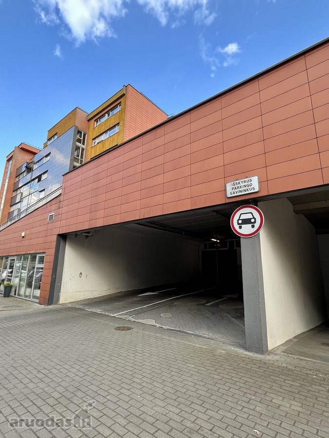 Nuomojama patogi vieta automobiliui