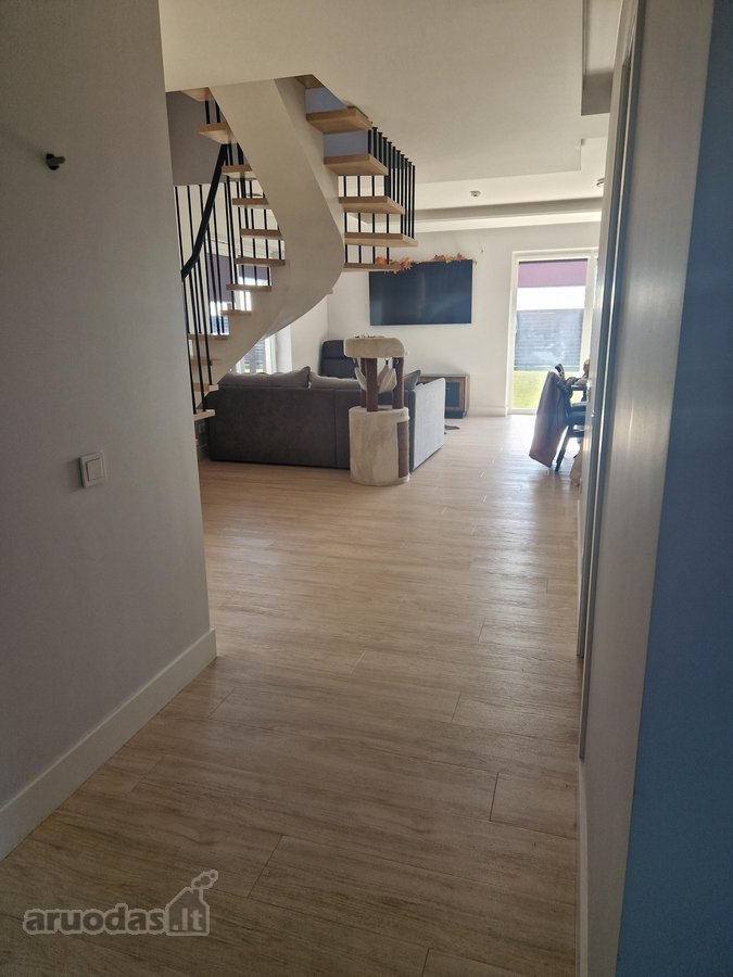 Erdvus kraštinis namas su įspūdinga panorama - nuotraukos Nr. 8