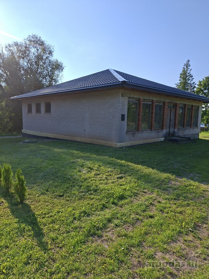 Parduodamas namas (buvusi parduotuvė).