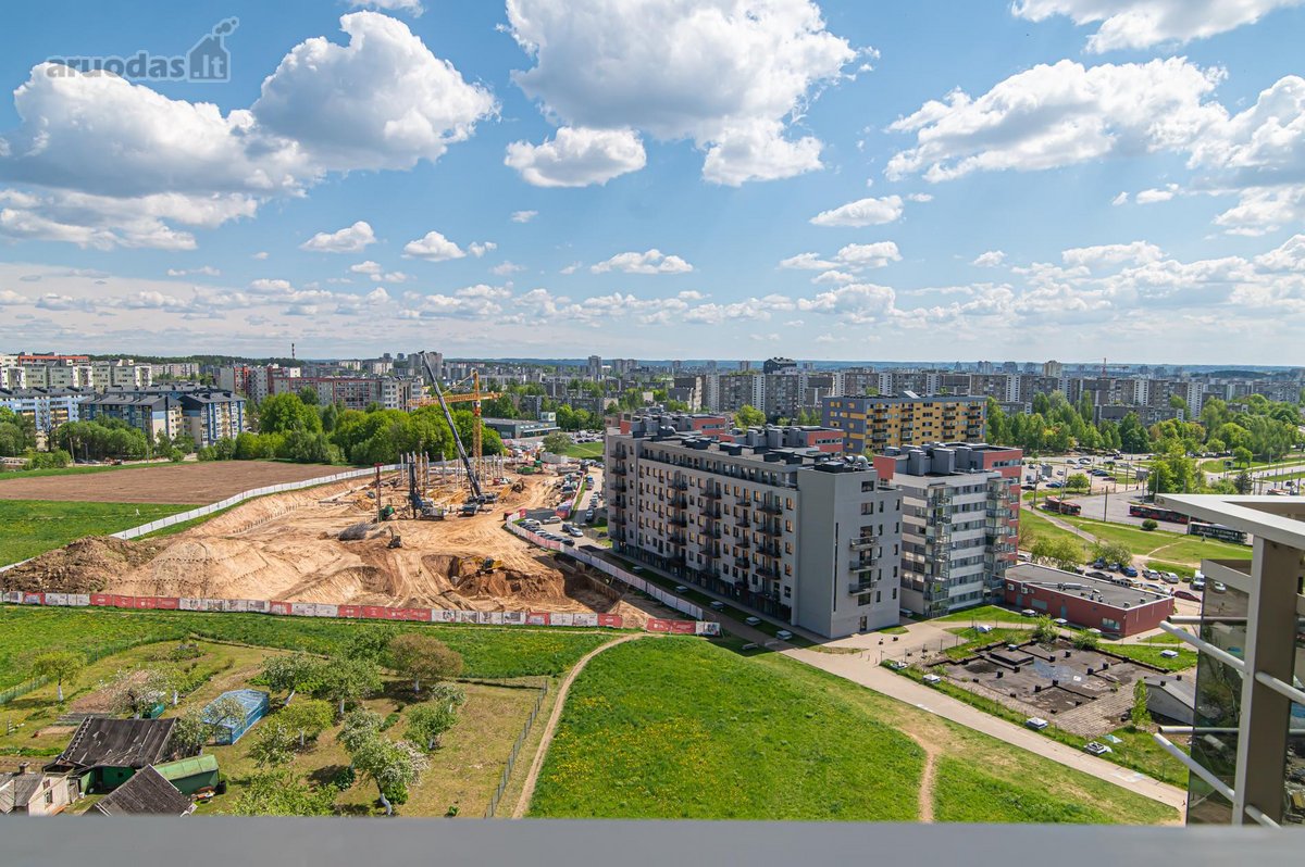 Parduodamas nestandartinis šviesus 4 kambarių - nuotraukos Nr. 36
