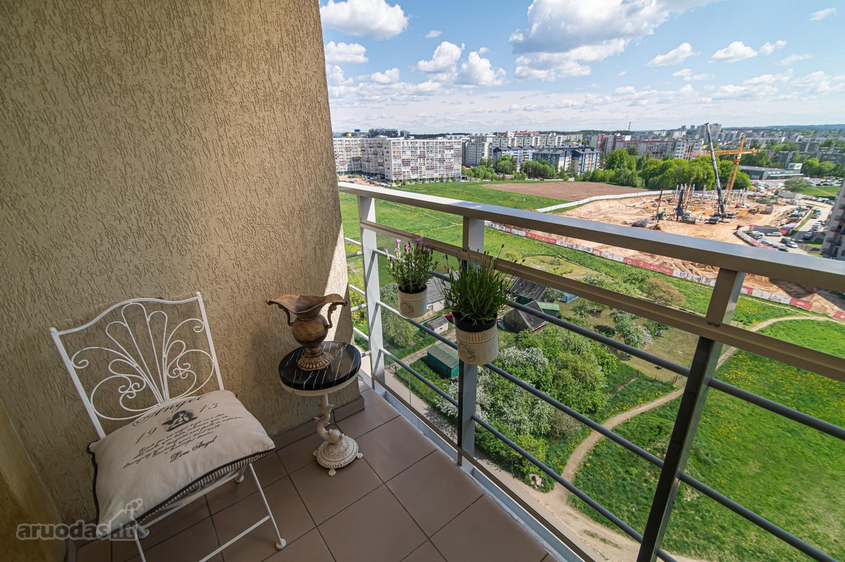 Parduodamas nestandartinis šviesus 4 kambarių - nuotraukos Nr. 43