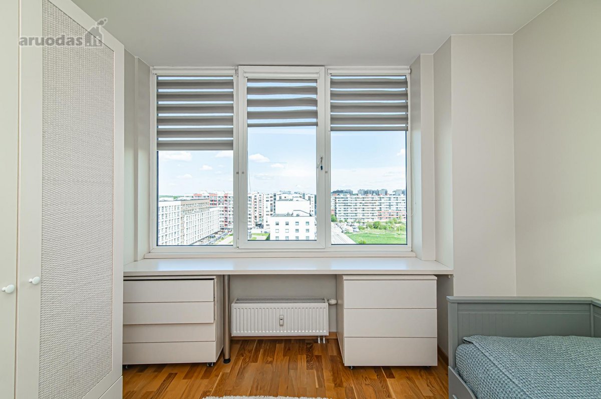 Parduodamas nestandartinis šviesus 4 kambarių - nuotraukos Nr. 64