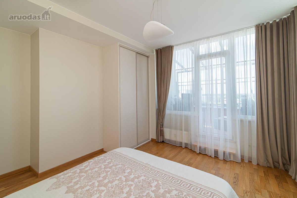 Parduodamas nestandartinis šviesus 4 kambarių - nuotraukos Nr. 67