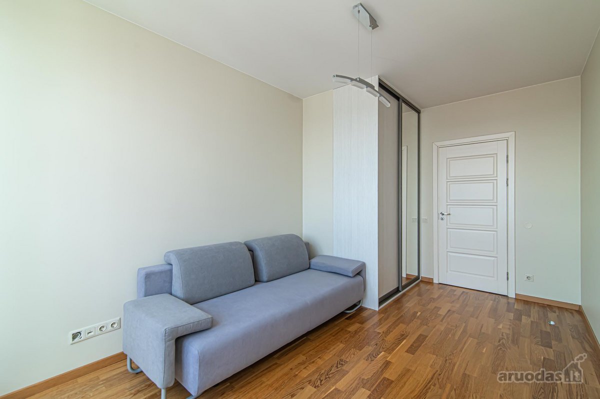 Parduodamas nestandartinis šviesus 4 kambarių - nuotraukos Nr. 68