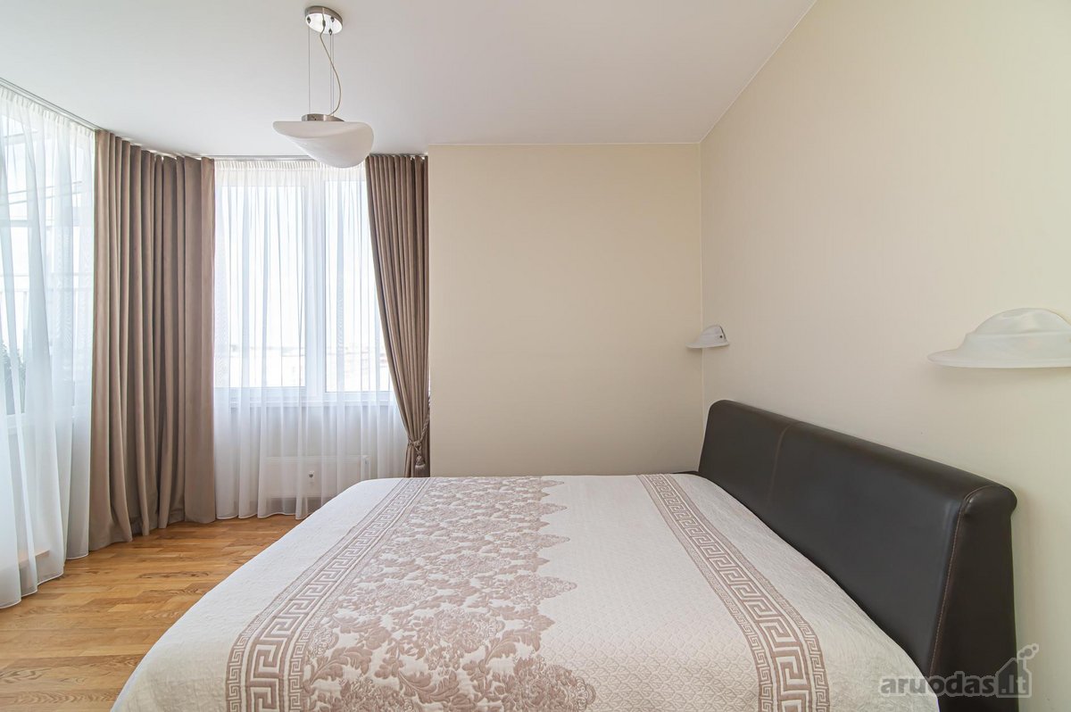 Parduodamas nestandartinis šviesus 4 kambarių - nuotraukos Nr. 76