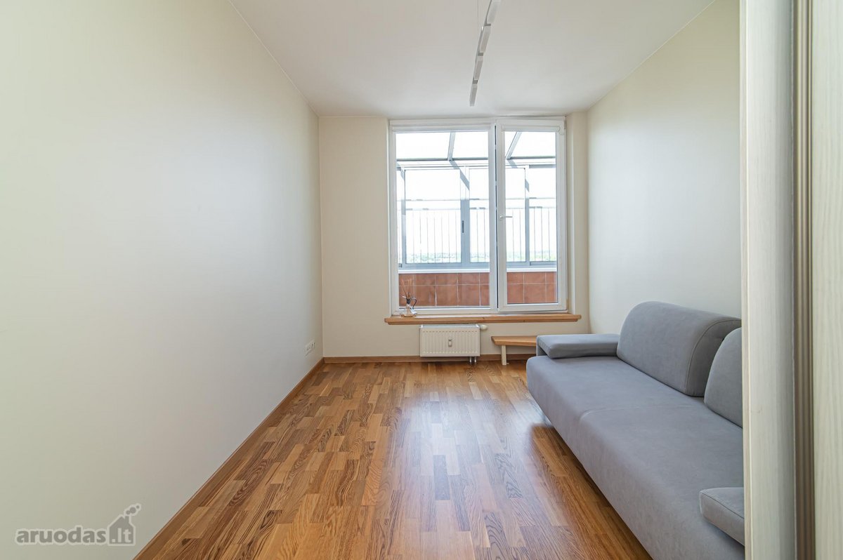 Parduodamas nestandartinis šviesus 4 kambarių - nuotraukos Nr. 77