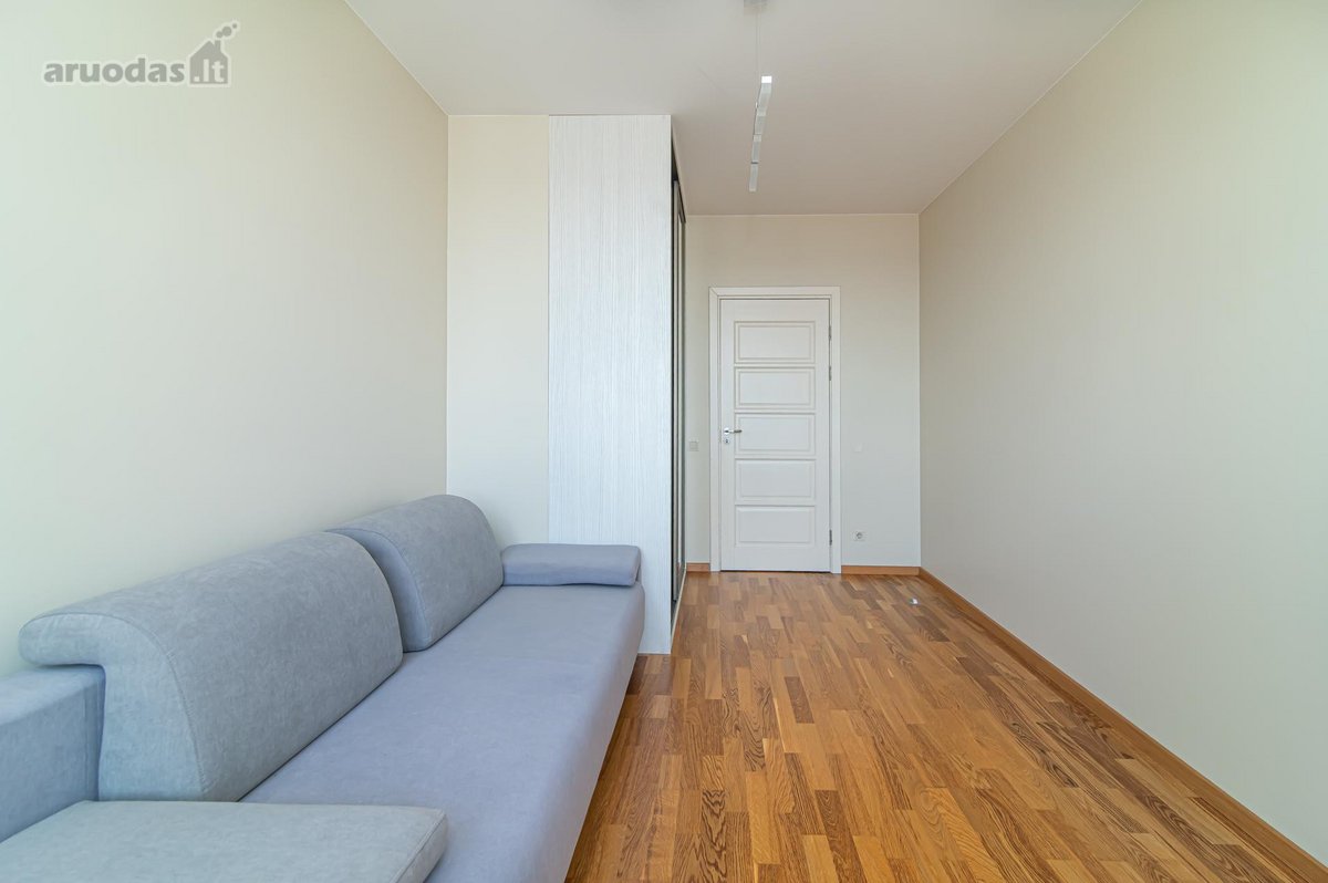 Parduodamas nestandartinis šviesus 4 kambarių - nuotraukos Nr. 78