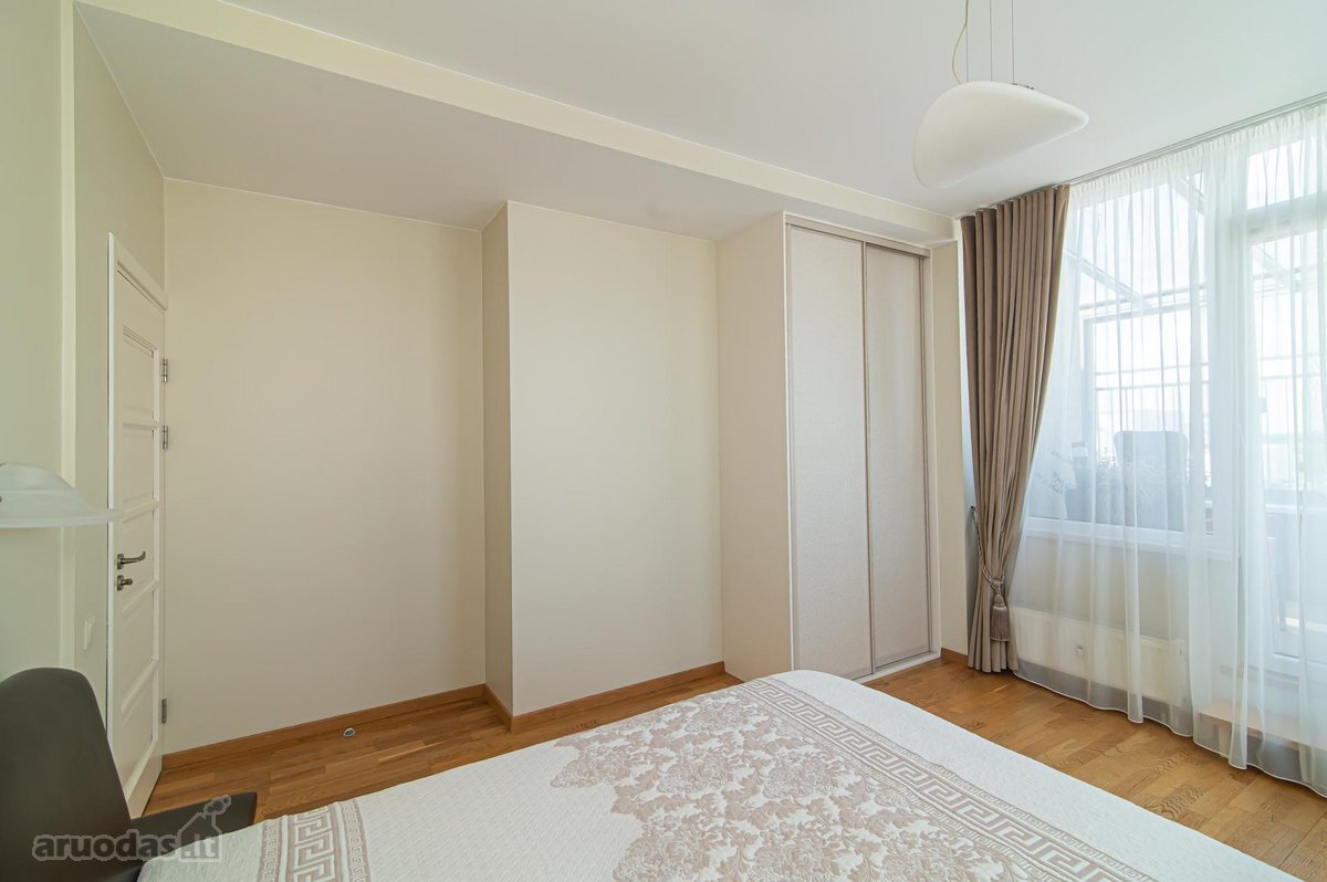 Parduodamas nestandartinis šviesus 4 kambarių - nuotraukos Nr. 81