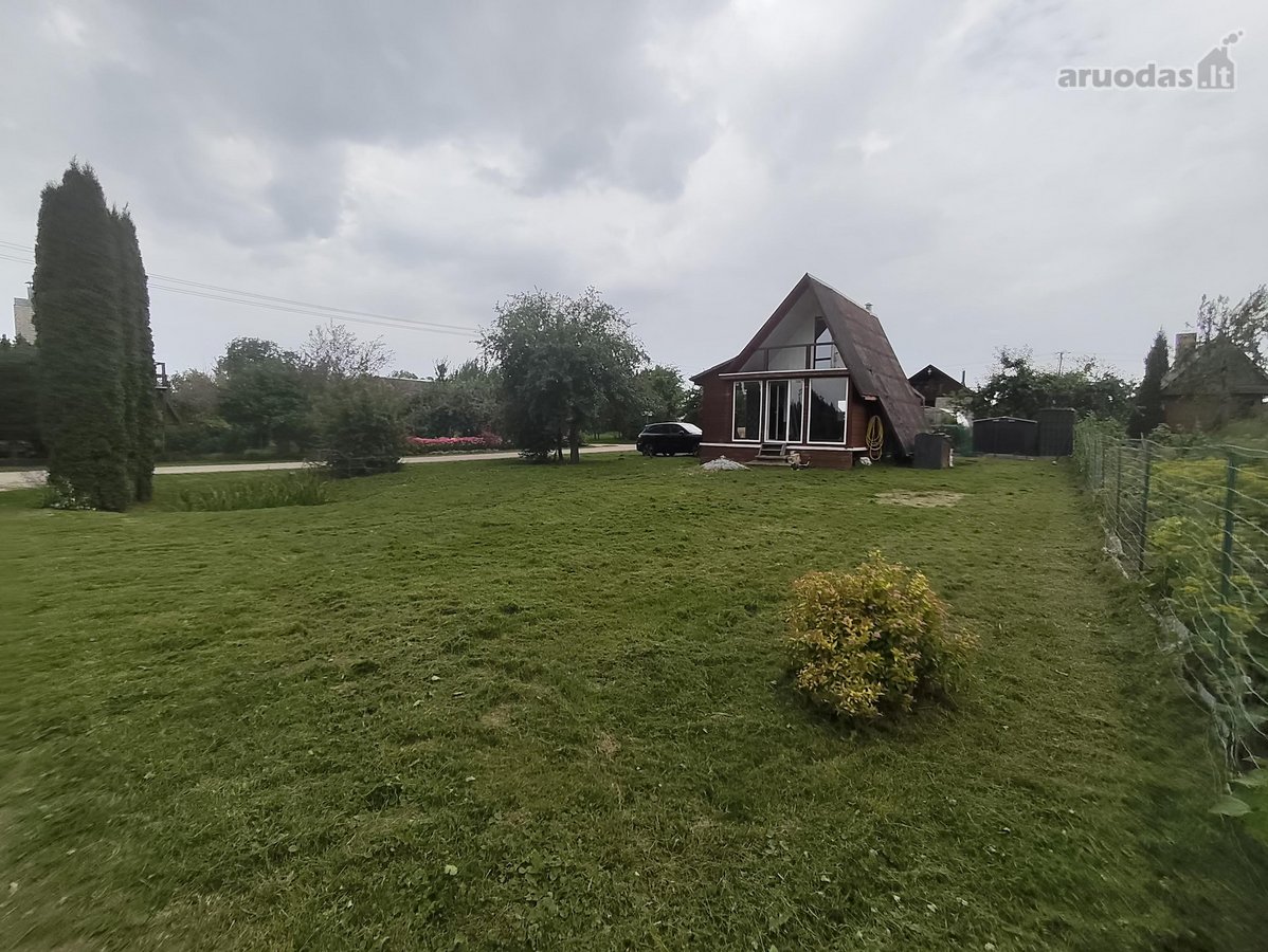 Sodo namas, ramioje vietoje, pavasarį - nuotraukos Nr. 2