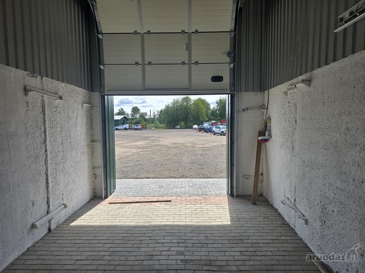 4,5 m. X 6,9 m Vartai 2,7 m. X 3 m. - nuotraukos Nr. 8