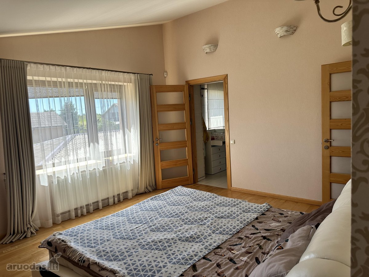 Erdvūs šeimos namai su svečių nameliu ir - nuotraukos Nr. 48