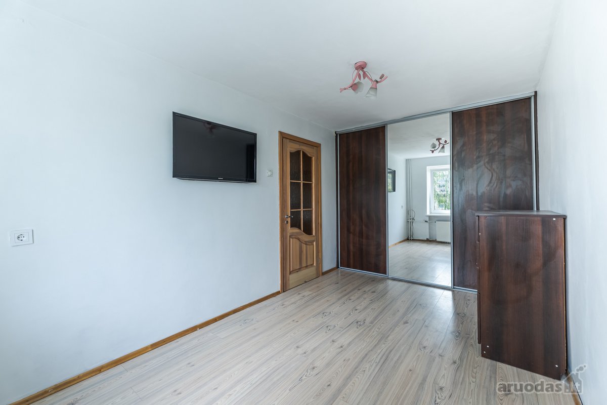 Parduodamas tvarkingas ir šviesus 2 kambarių - nuotraukos Nr. 11