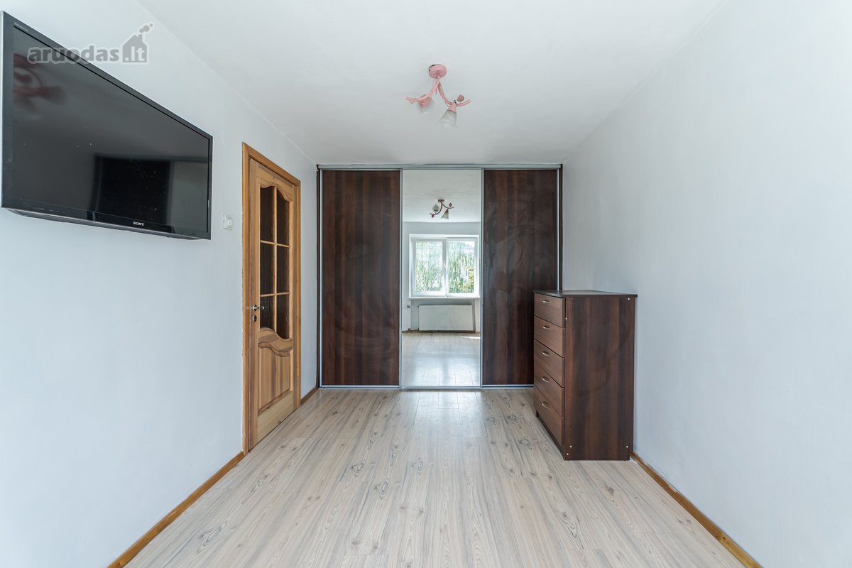 Parduodamas tvarkingas ir šviesus 2 kambarių - nuotraukos Nr. 12