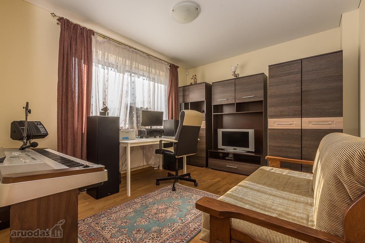 **Parduodamas 184 m² gyvenamasis namas - nuotraukos Nr. 80