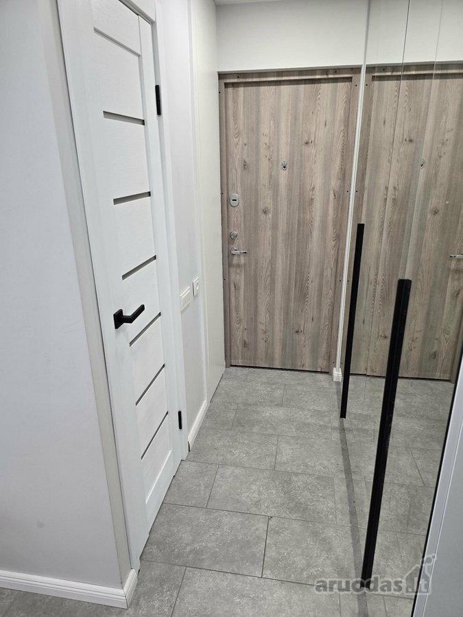 Parduodamas moderniai irengtas 3kambarių - nuotraukos Nr. 2