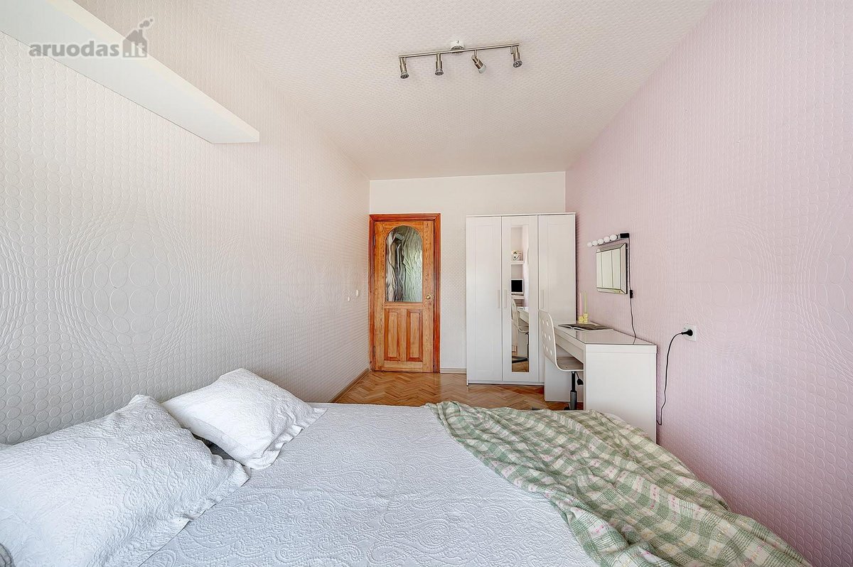 Parduodamas su visais baldais šviesus ir - nuotraukos Nr. 13