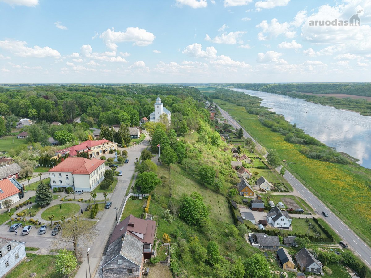 Rąstinis namas su 17 arų sklypu istorinėje - nuotraukos Nr. 3
