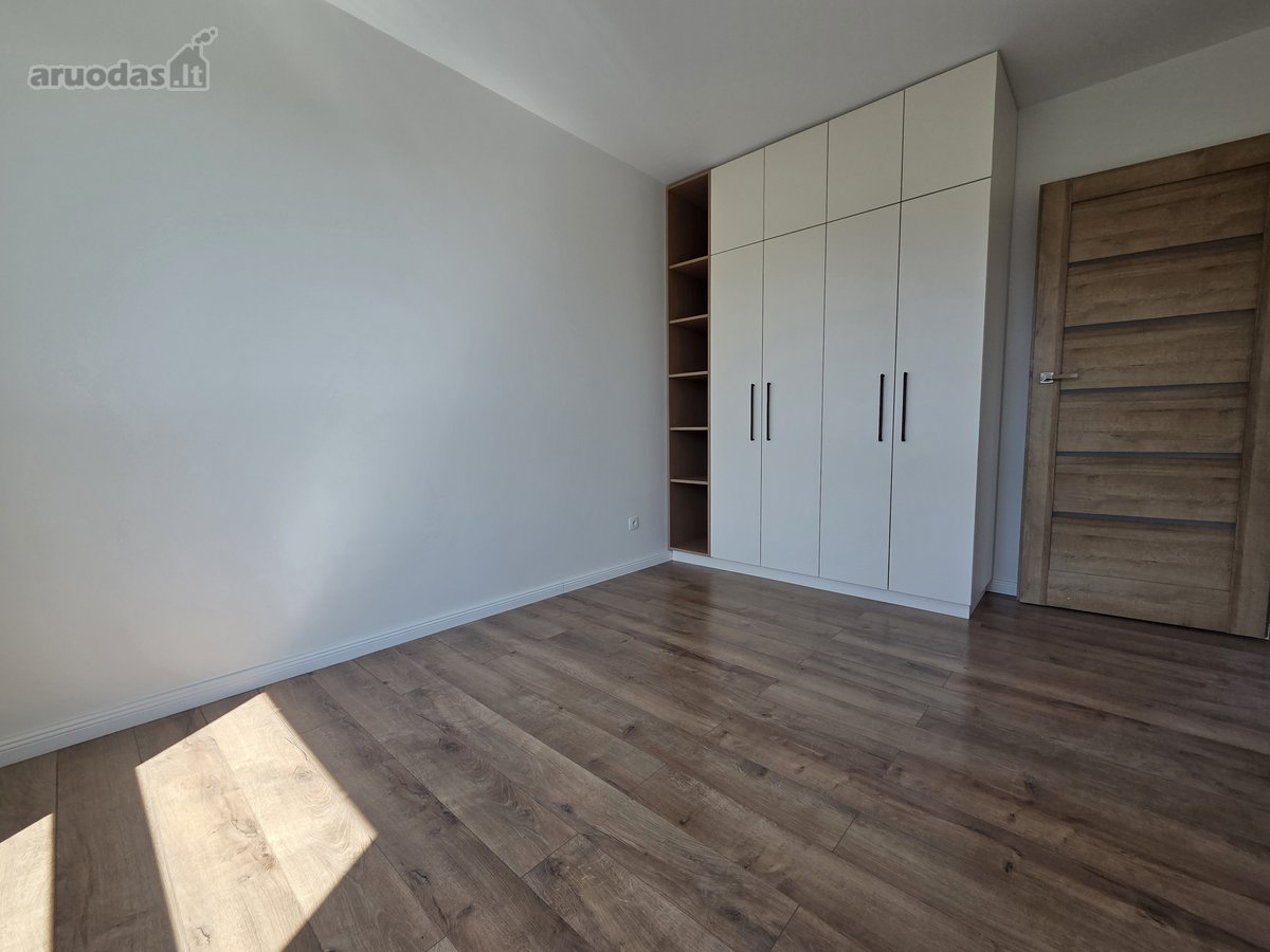 Parduodamas trijų kambarių butas ramiame - nuotraukos Nr. 7