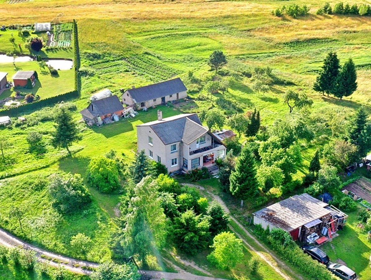Molėtų priemiestyje parduodamas erdvus dviejų - nuotraukos Nr. 2