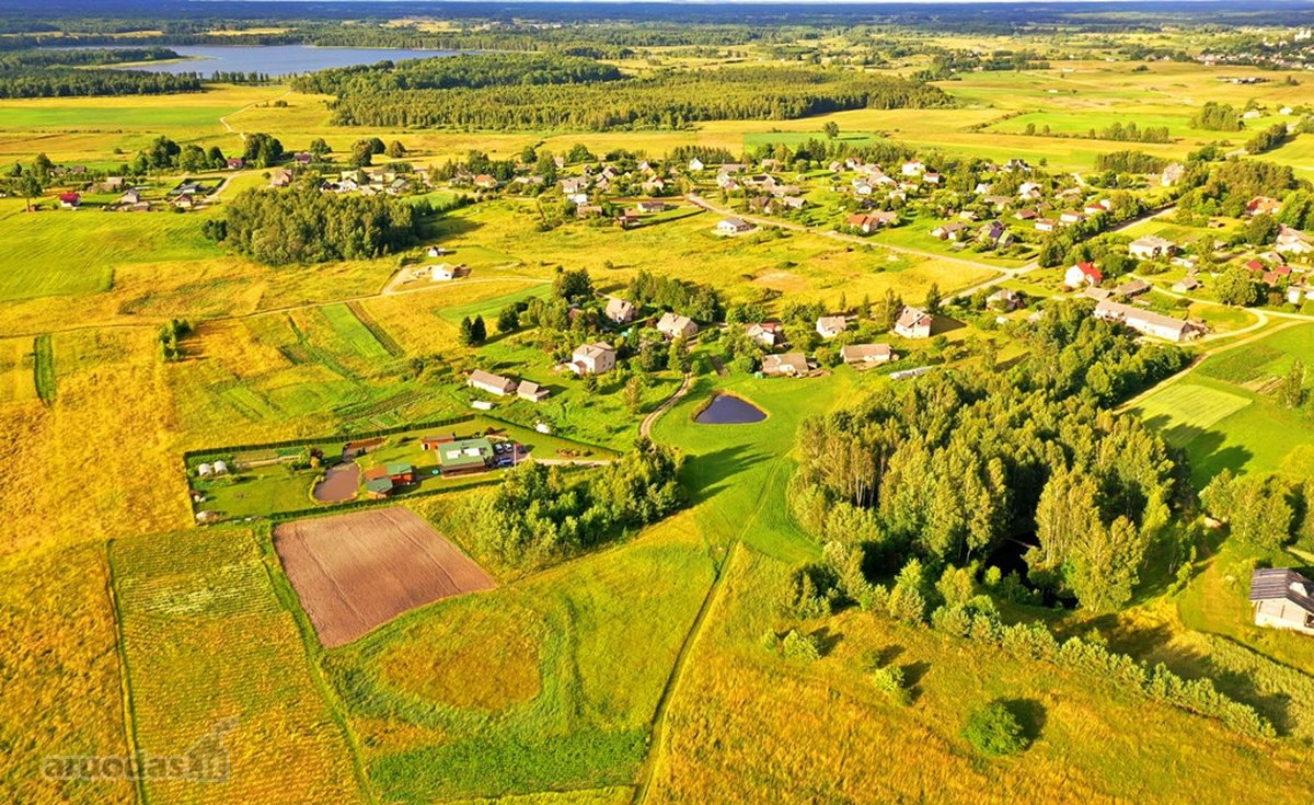 Molėtų priemiestyje parduodamas erdvus dviejų - nuotraukos Nr. 8