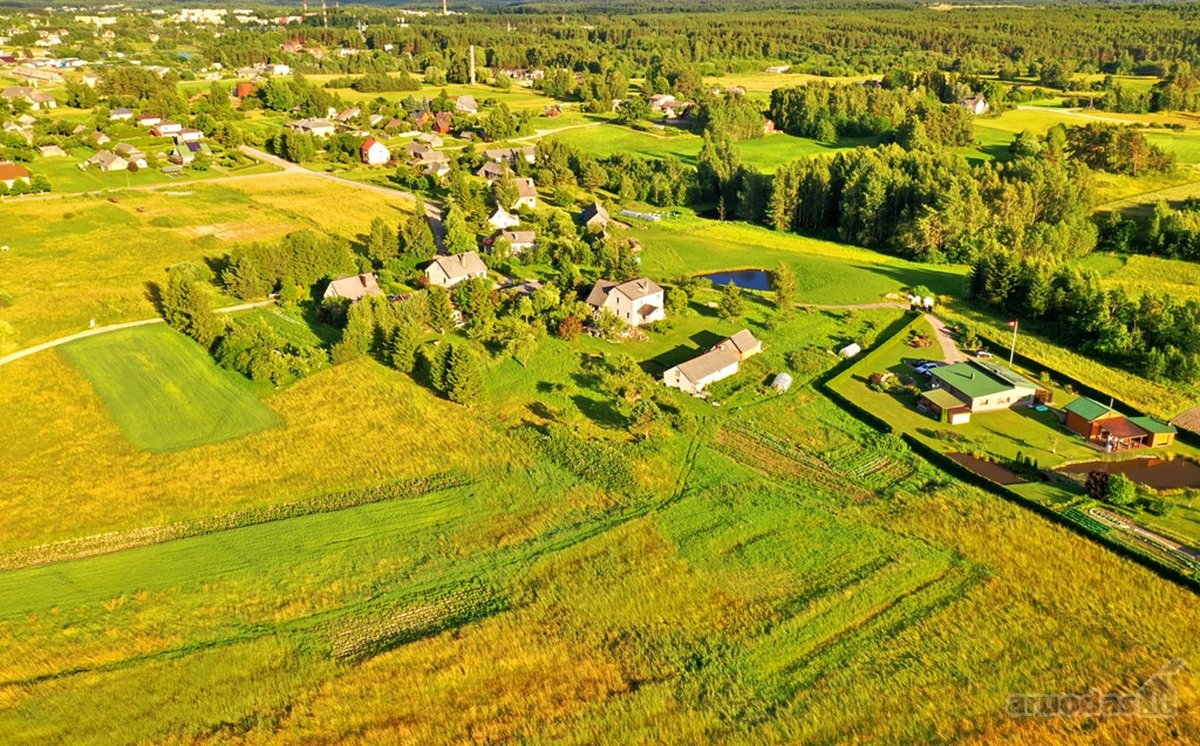 Molėtų priemiestyje parduodamas erdvus dviejų - nuotraukos Nr. 9
