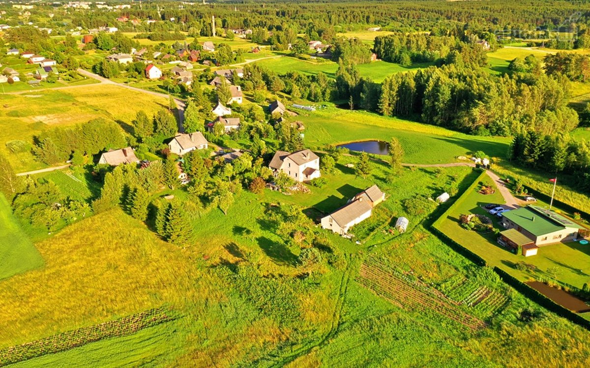 Molėtų priemiestyje parduodamas erdvus dviejų - nuotraukos Nr. 10