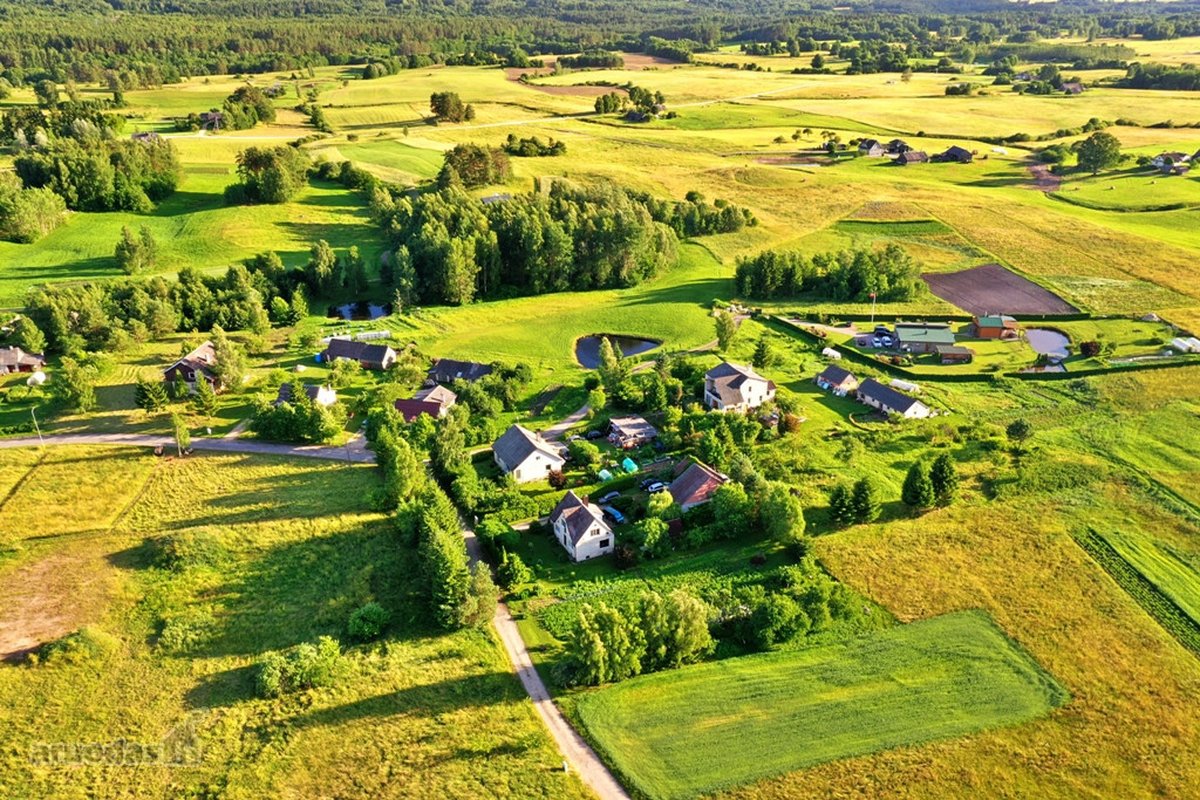 Molėtų priemiestyje parduodamas erdvus dviejų - nuotraukos Nr. 12