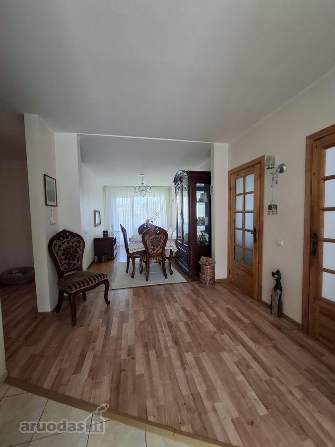 Parduodamas erdvus ir stilingas 4 kambarių - nuotraukos Nr. 4