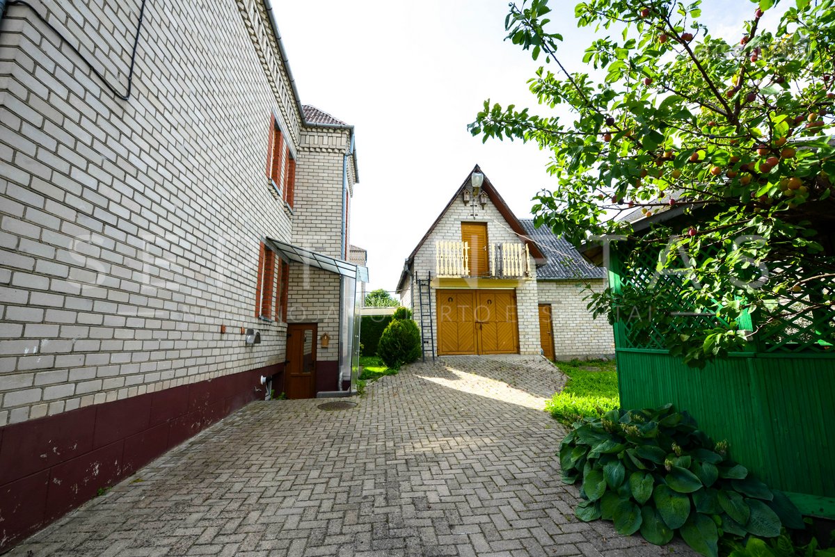 Parduodamas erdvus dviejų aukštų namas - nuotraukos Nr. 3