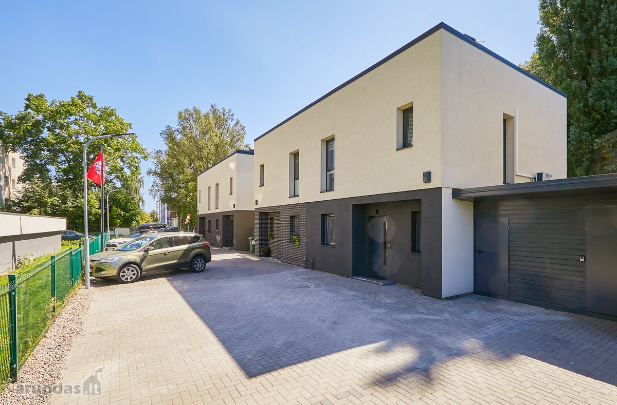 Parduodamas Pilnai Įrengtas Dviejų Aukštų - nuotraukos Nr. 3