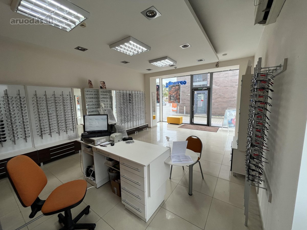 Kretingos miesto centre, šalia prekybos - nuotraukos Nr. 4
