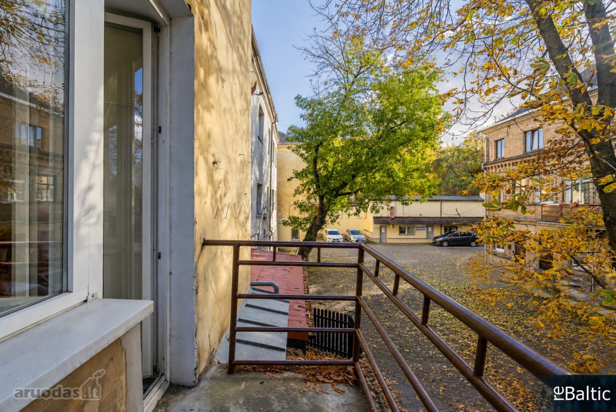 Parduodamas erdvus ir ypač jaukus 2 kambarių - nuotraukos Nr. 2